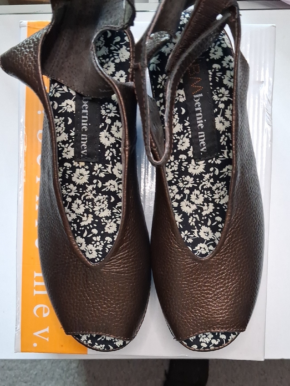 bernie mev. Brown Leather Peep-Toe Ankle-Strap Sandals